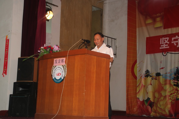 1594190522987358.jpg 黨支部書記方促進勉勵畢業生.JPG