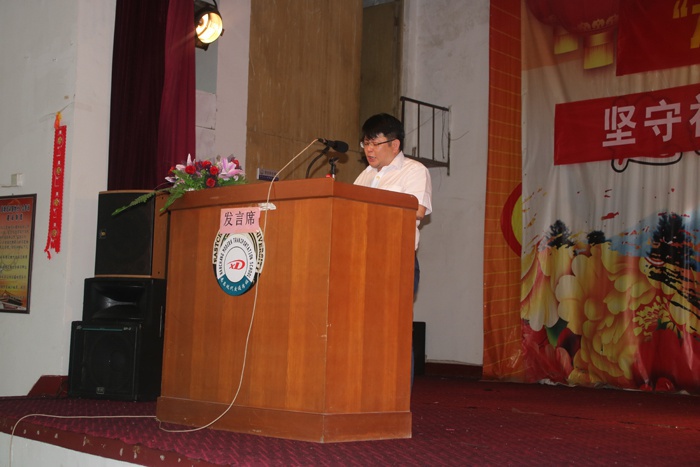 1594190532190632.jpg 趙文華校長在畢業典禮上致辭.JPG